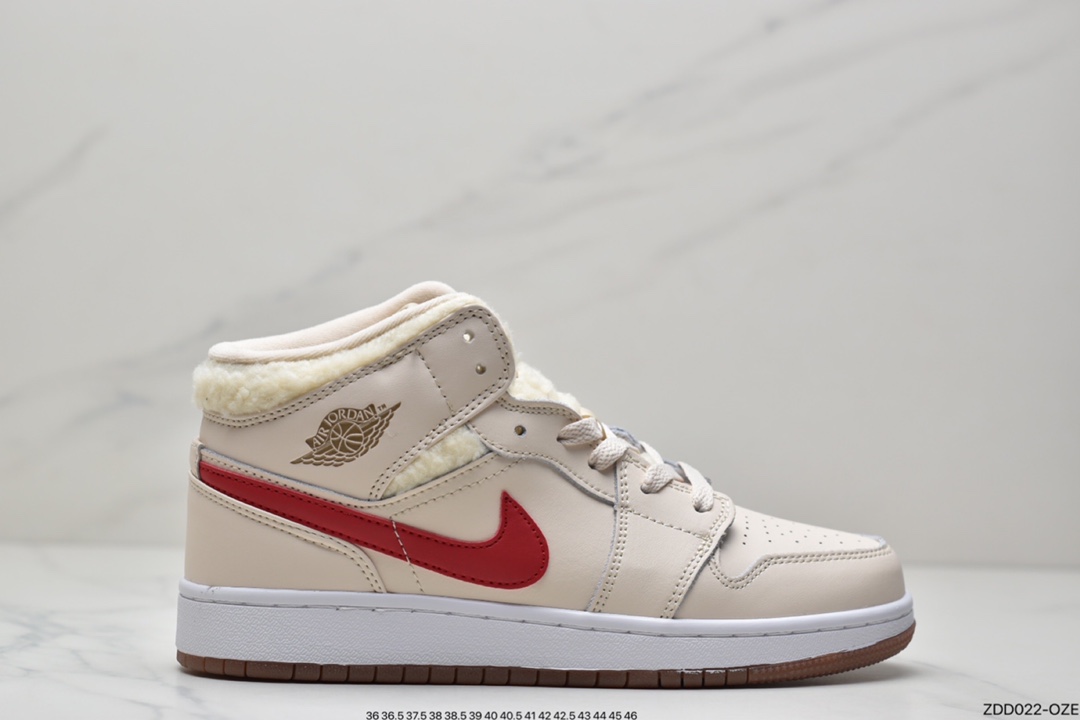 230 AJ1 Mid 珍珠奶茶配色Jordan Brand 早早发布了今年的冬季鞋款全新配色的 Air Jordan 1 Mid DO2207-264
