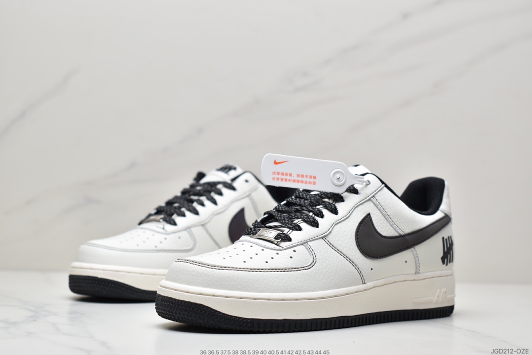 180 UNDEFEATED x Nike Air Force 1′07”Beige/Black 3M” UN2588-121