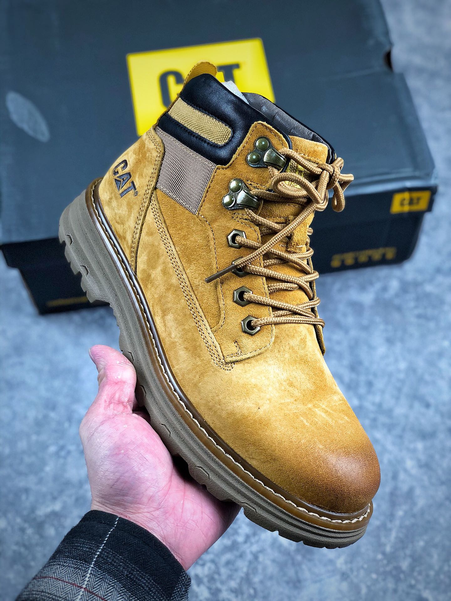 本地自取 核心放店
CAT FOOTWEAR/ CAT 卡特工装 休闲复古潮鞋系列
21ss新款潮鞋 专治各种不帅 鞋身轻便 舒适性相当不错 #原厂代工 正单规格生产 头层小牛皮 橡胶大底 出口外贸订单 鞋子细节几乎和正品一模一样 上身随意搭配 百看不厌
Size：38 39 40 41 42 43 44 皮鞋码