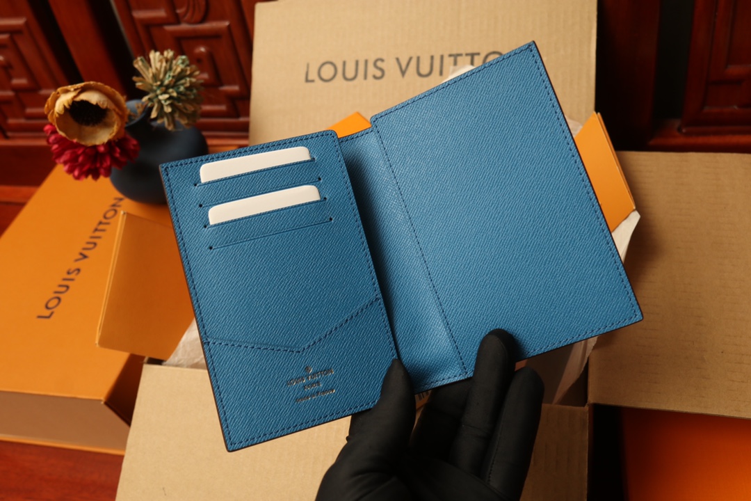 Louis Vuitton 限量款 护照夹