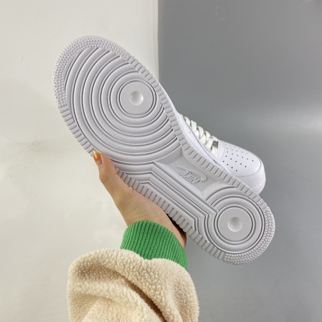 P200  NIKE Air Force 1’07 Low 空军一号低帮休闲板鞋 CW2288-111