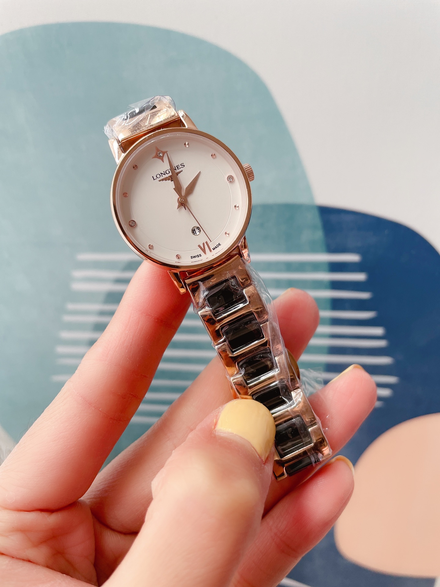 K0  陶瓷. 最新浪琴  Longines 简约大气女款 进口石英机芯 矿物质玻璃镜面 316L精钢表壳 直径30mm厚8mm 该款腕表备受女性喜爱，在不同的场合映耀着她们各自的独特个性与迷人风华