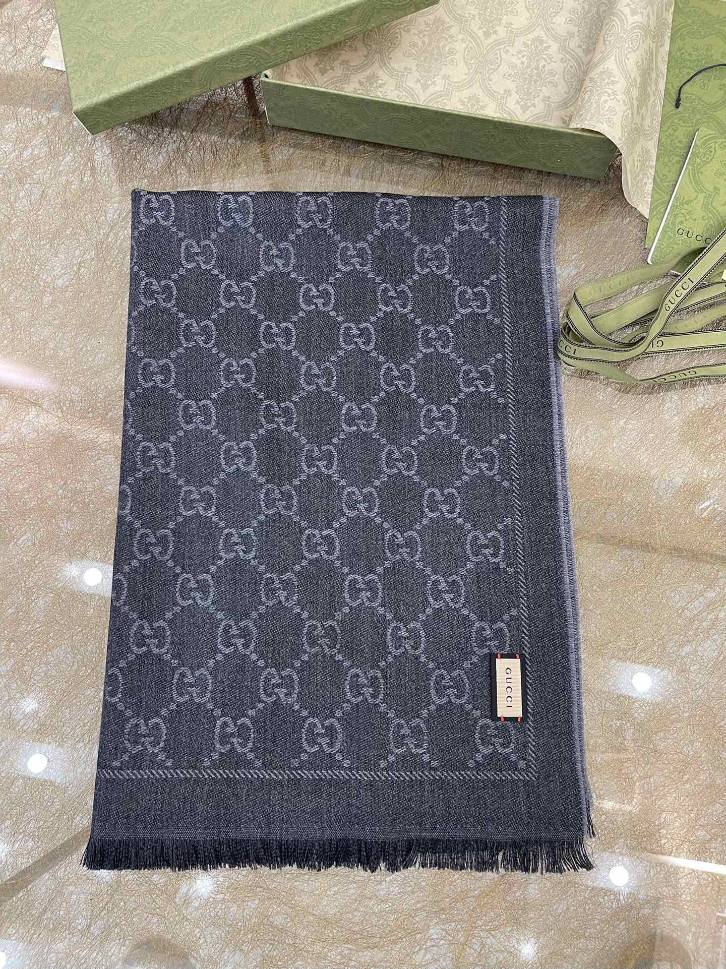 GUCCI古驰GG提花图案针织羊毛围巾133483