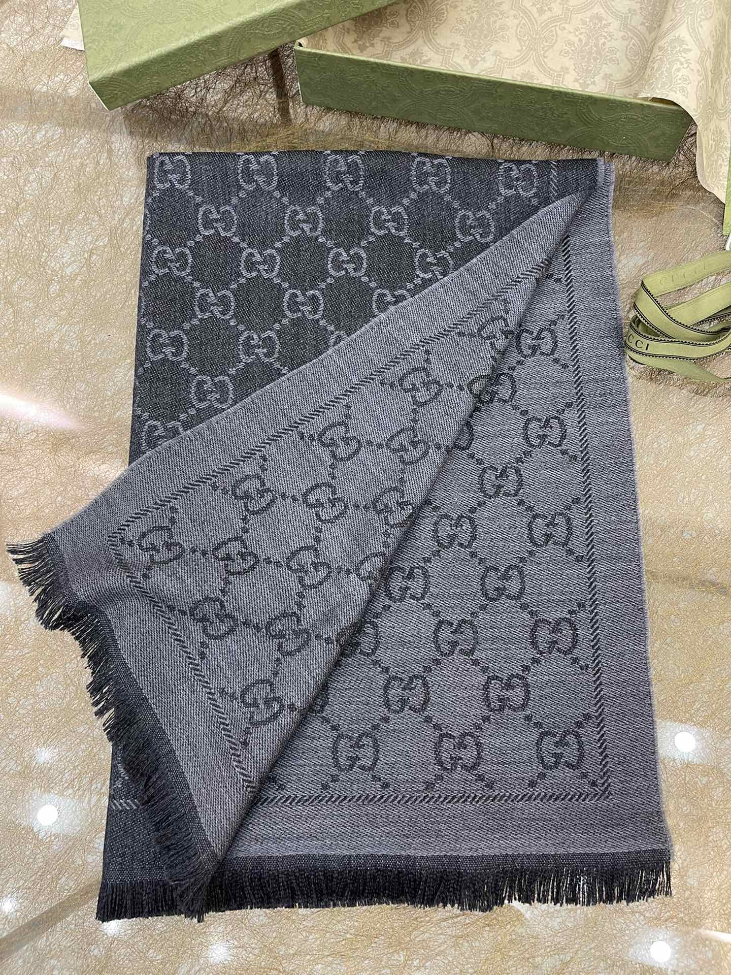 GUCCI古驰GG提花图案针织羊毛围巾133483