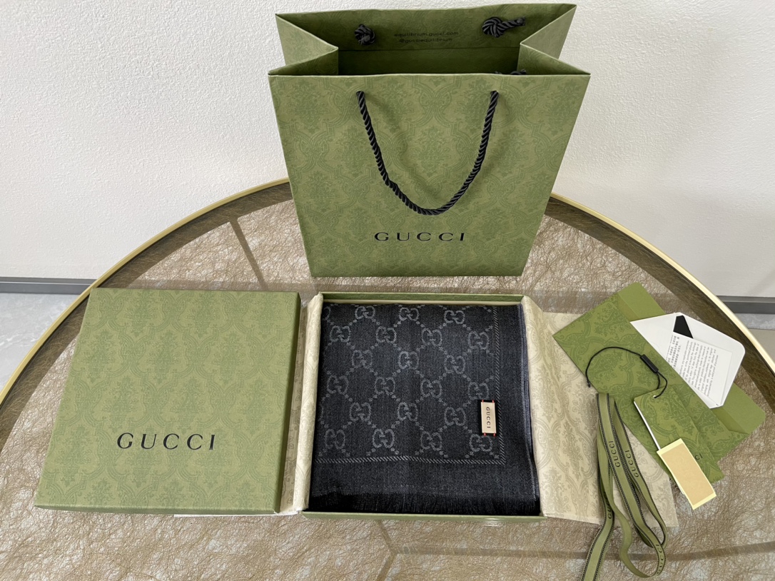 GUCCI古驰GG提花图案针织羊毛围巾133483