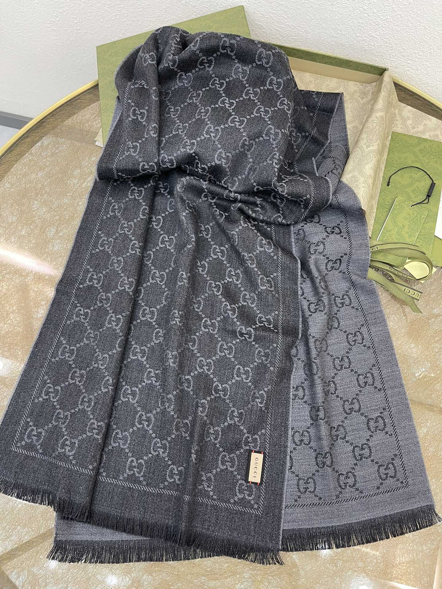 GUCCI古驰GG提花图案针织羊毛围巾133483