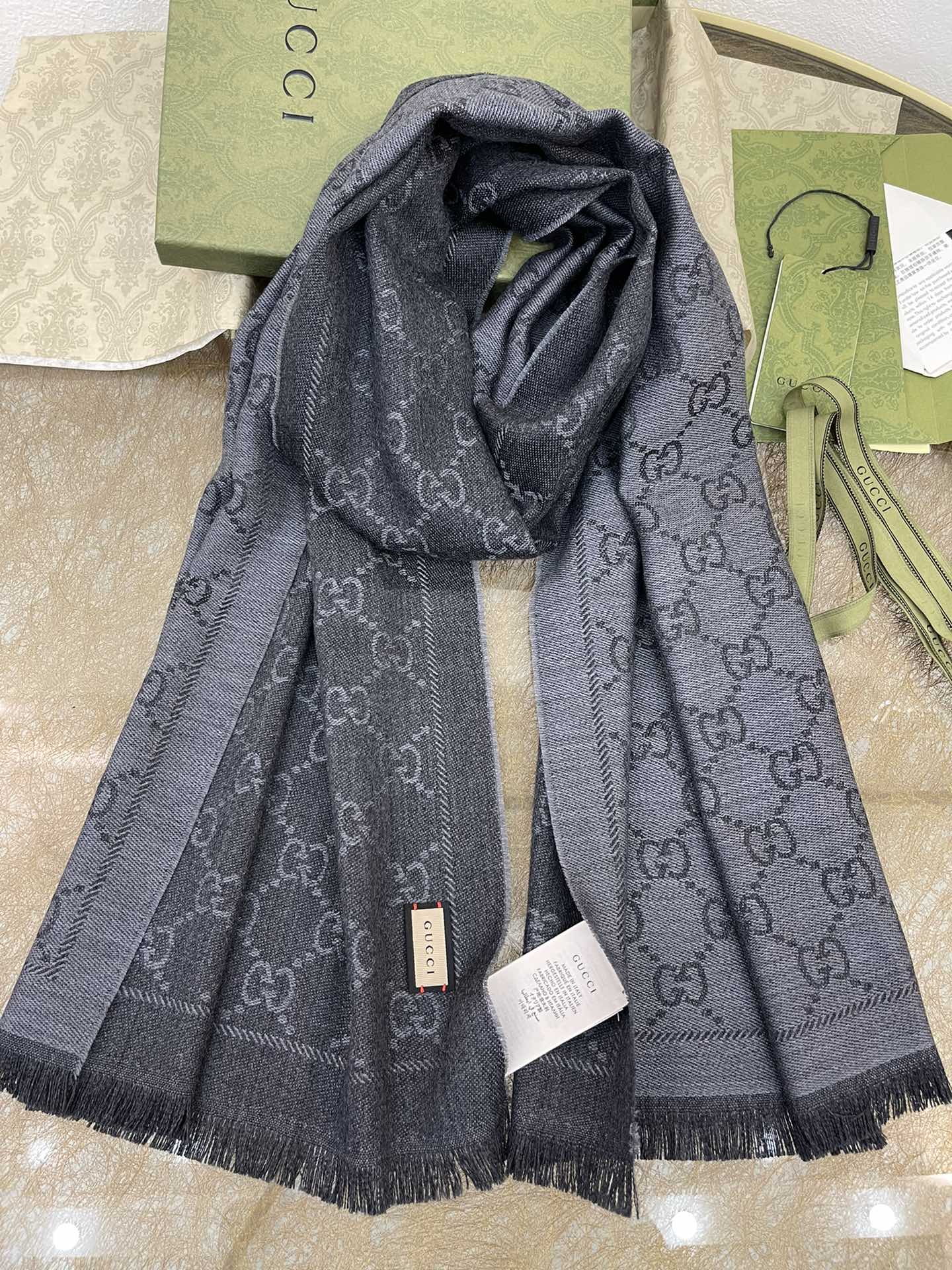 GUCCI古驰GG提花图案针织羊毛围巾133483