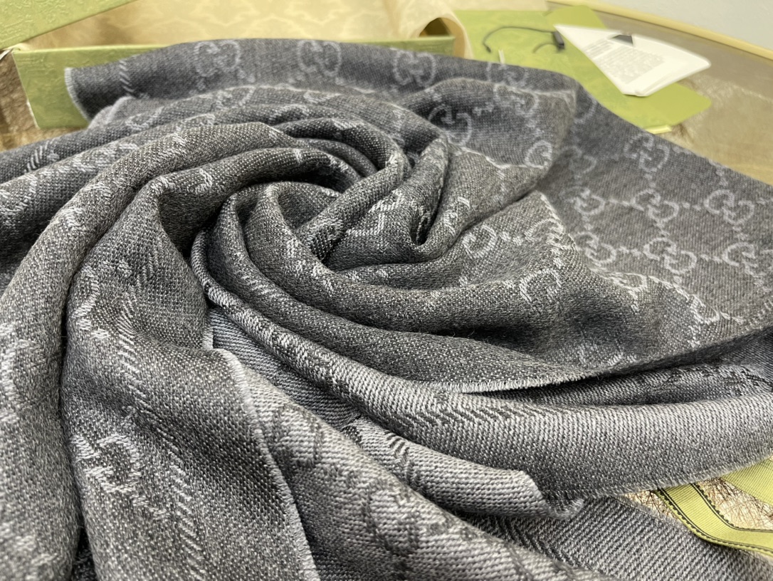 GUCCI古驰GG提花图案针织羊毛围巾133483