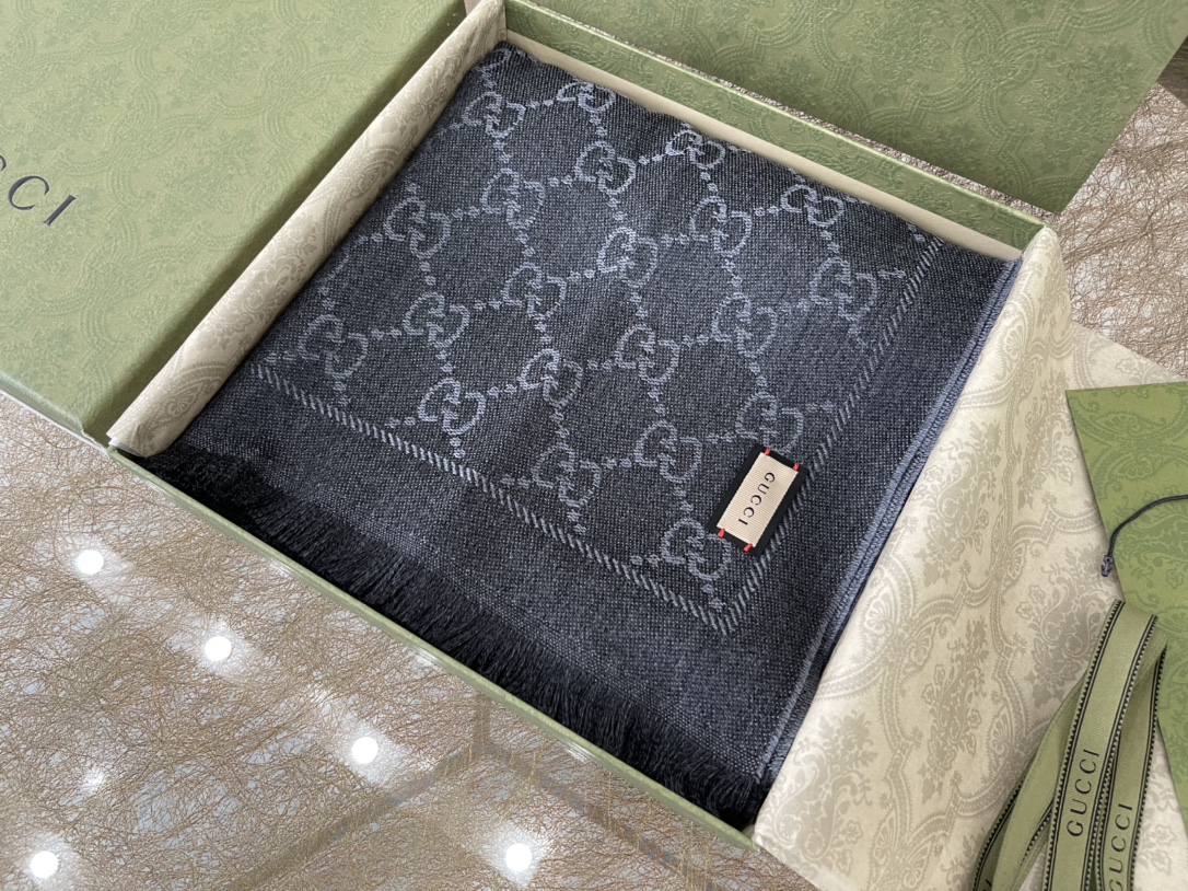 GUCCI古驰GG提花图案针织羊毛围巾133483