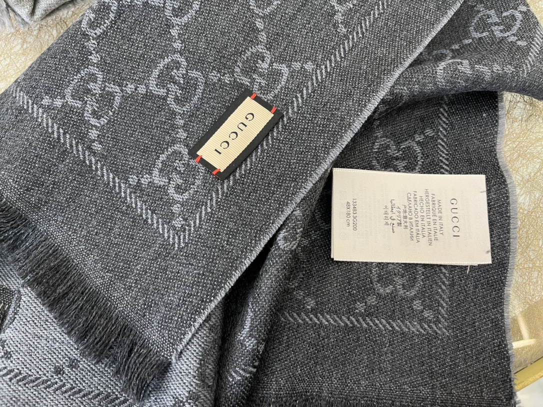 GUCCI古驰GG提花图案针织羊毛围巾133483