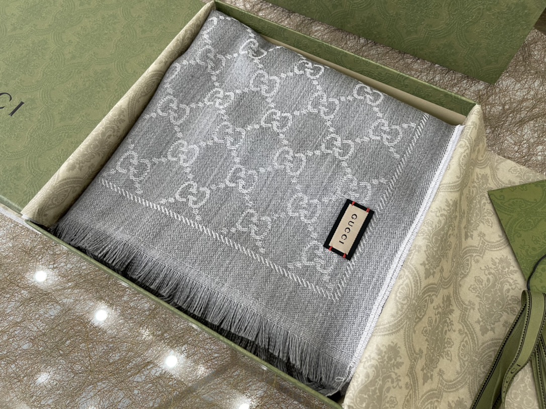 GUCCI古驰GG提花图案针织羊毛围巾133483