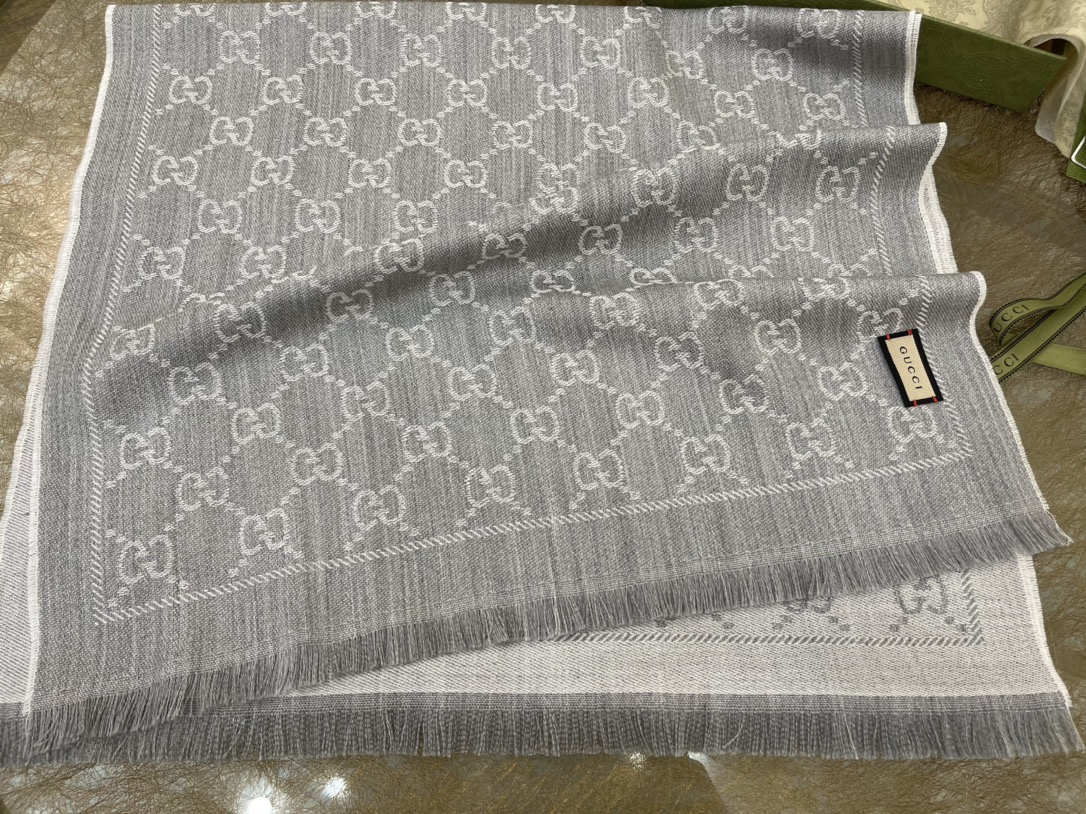 GUCCI古驰GG提花图案针织羊毛围巾133483