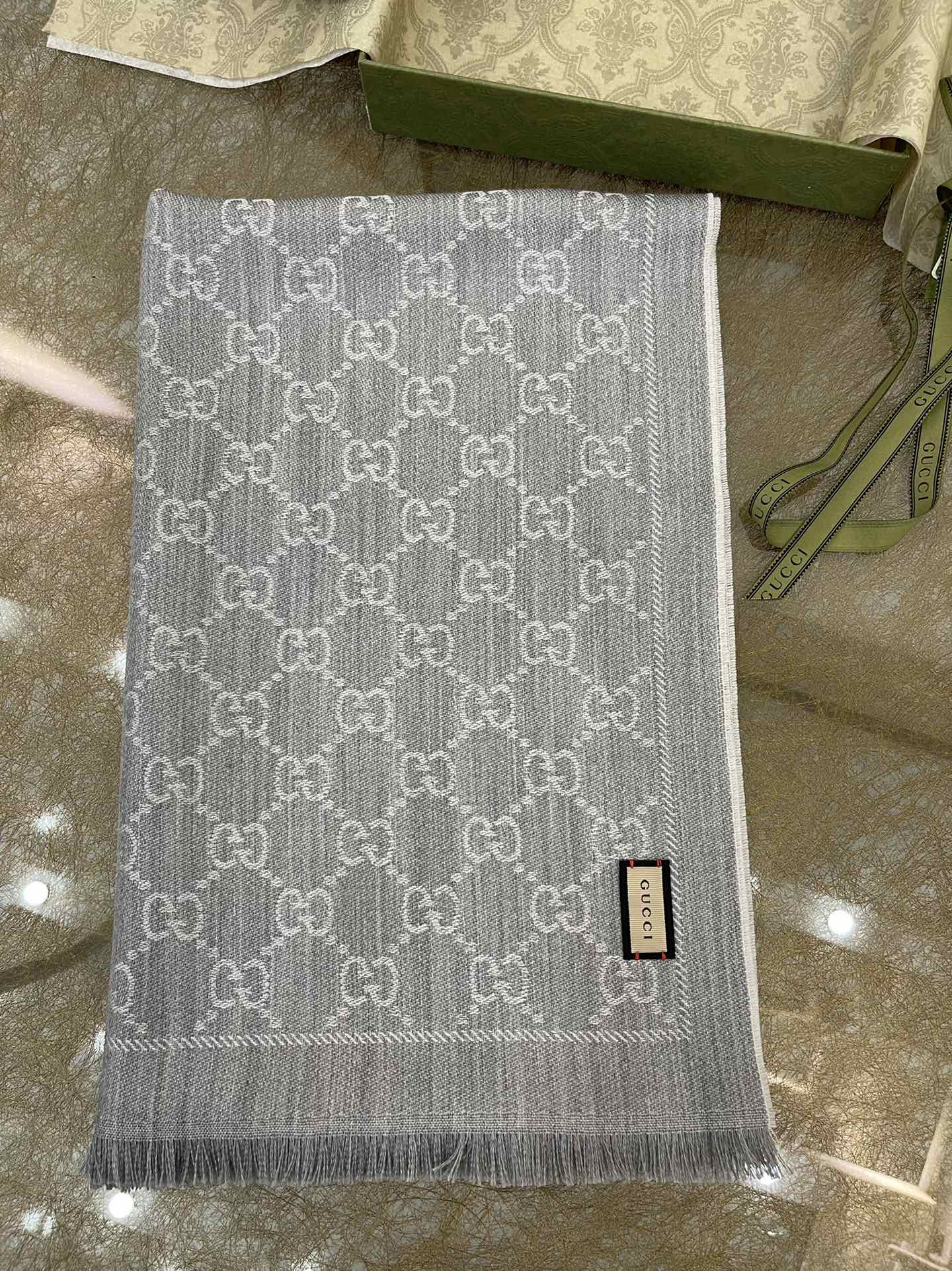 GUCCI古驰GG提花图案针织羊毛围巾133483