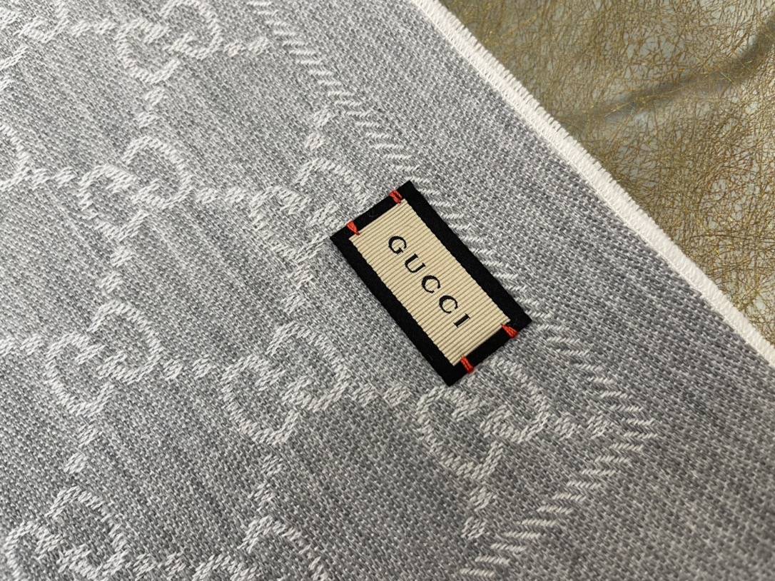 GUCCI古驰GG提花图案针织羊毛围巾133483