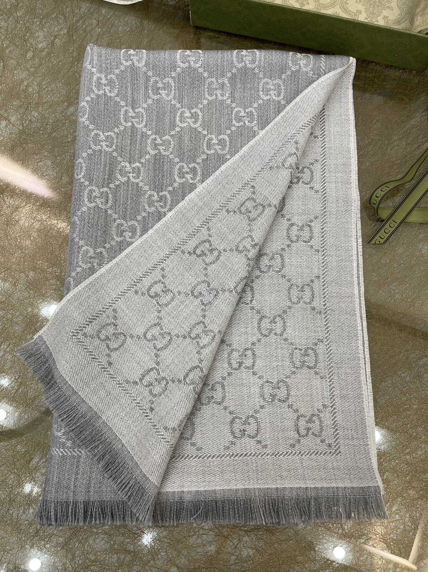 GUCCI古驰GG提花图案针织羊毛围巾133483