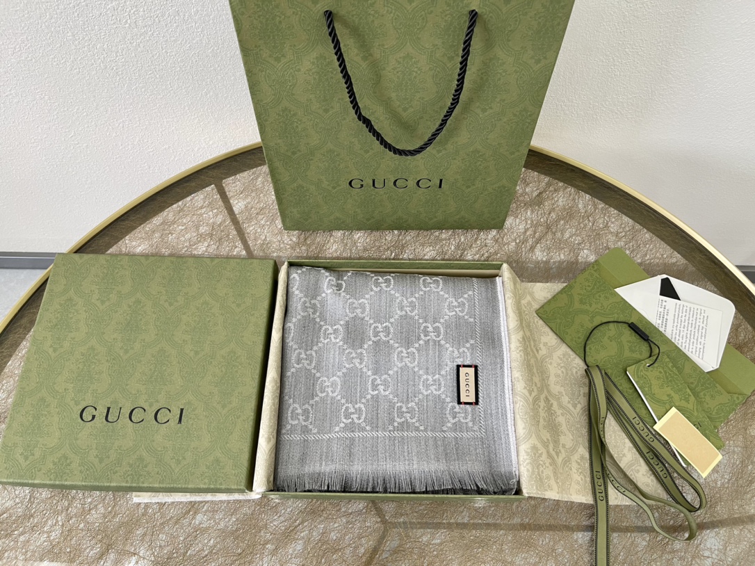GUCCI古驰GG提花图案针织羊毛围巾133483
