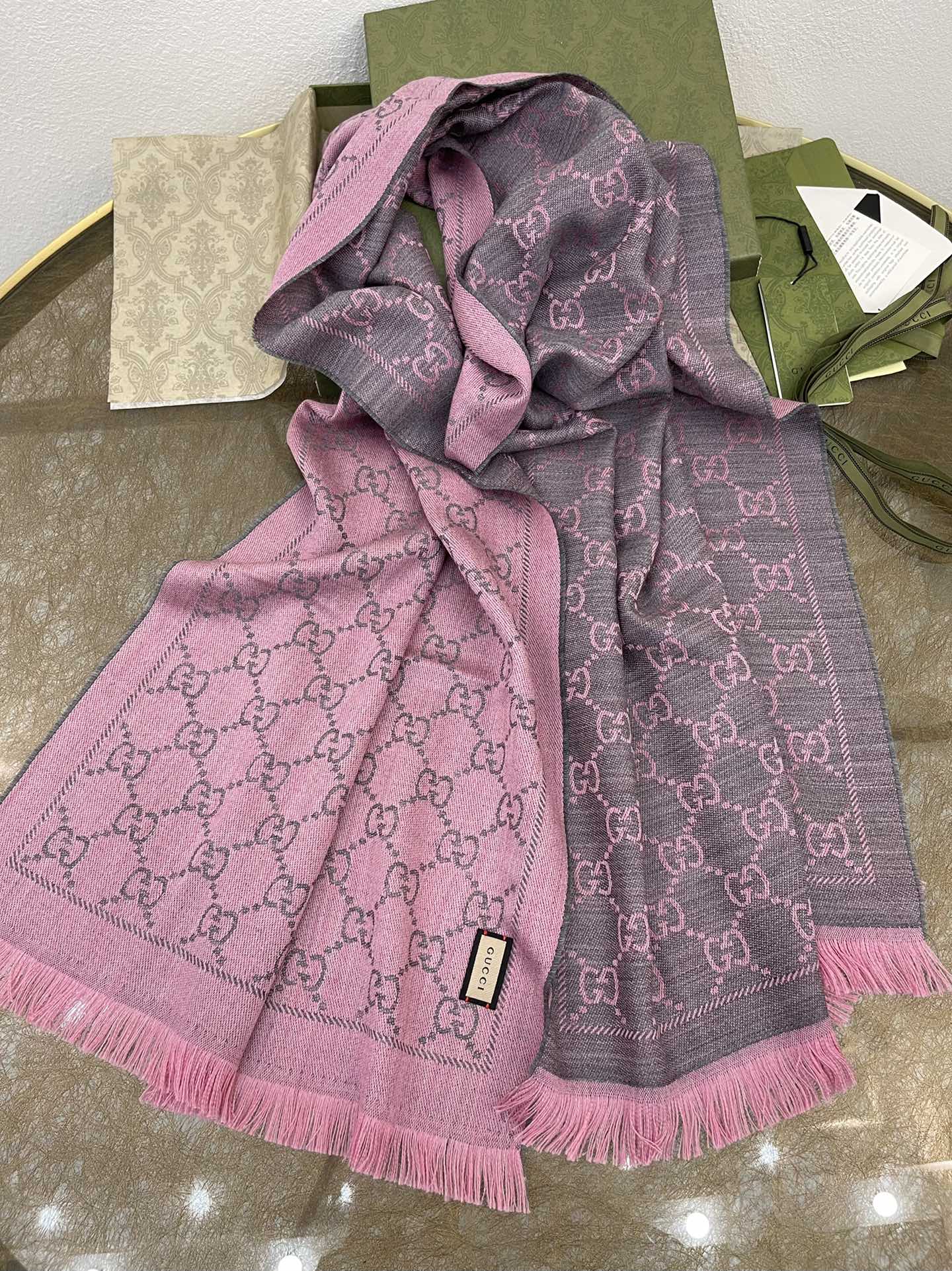 GUCCI古驰GG提花图案针织羊毛围巾133483