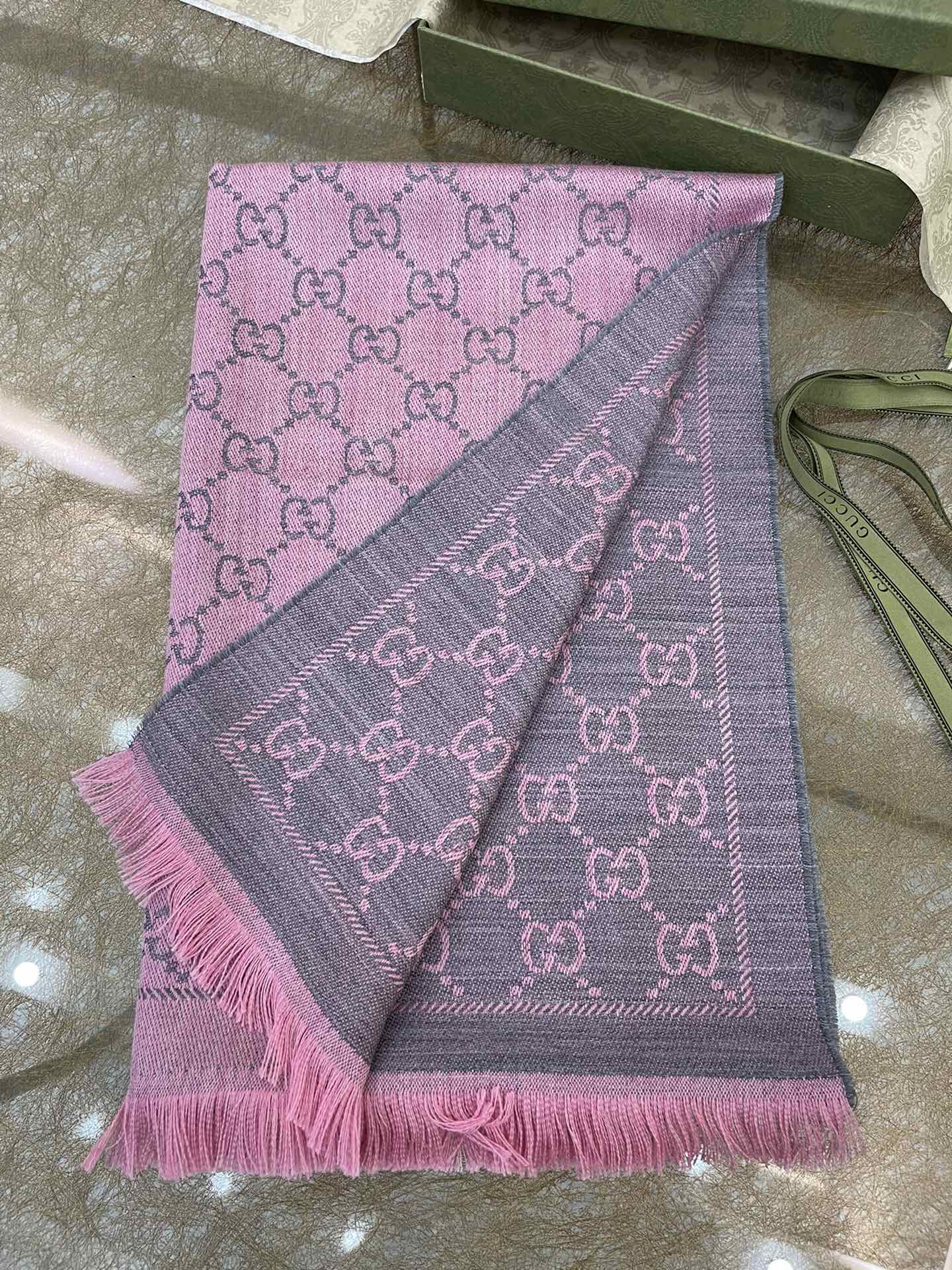 GUCCI古驰GG提花图案针织羊毛围巾133483