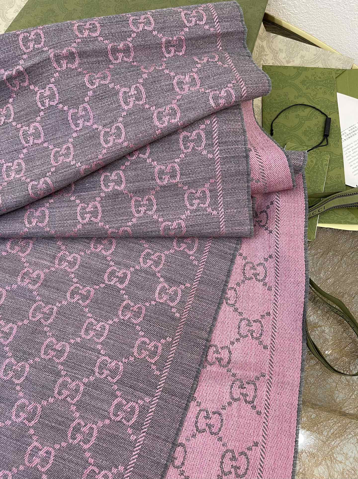 GUCCI古驰GG提花图案针织羊毛围巾133483