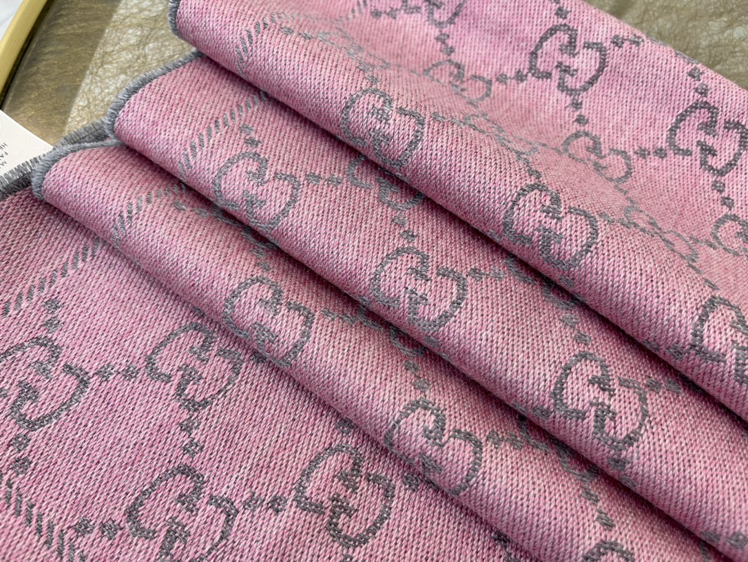 GUCCI古驰GG提花图案针织羊毛围巾133483