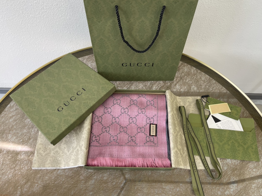 GUCCI古驰GG提花图案针织羊毛围巾133483