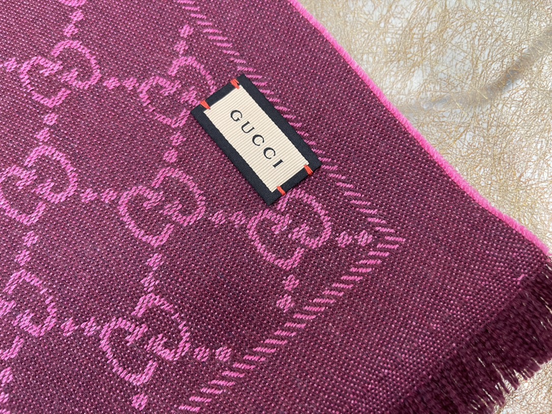 GUCCI古驰GG提花图案针织羊毛围巾133483