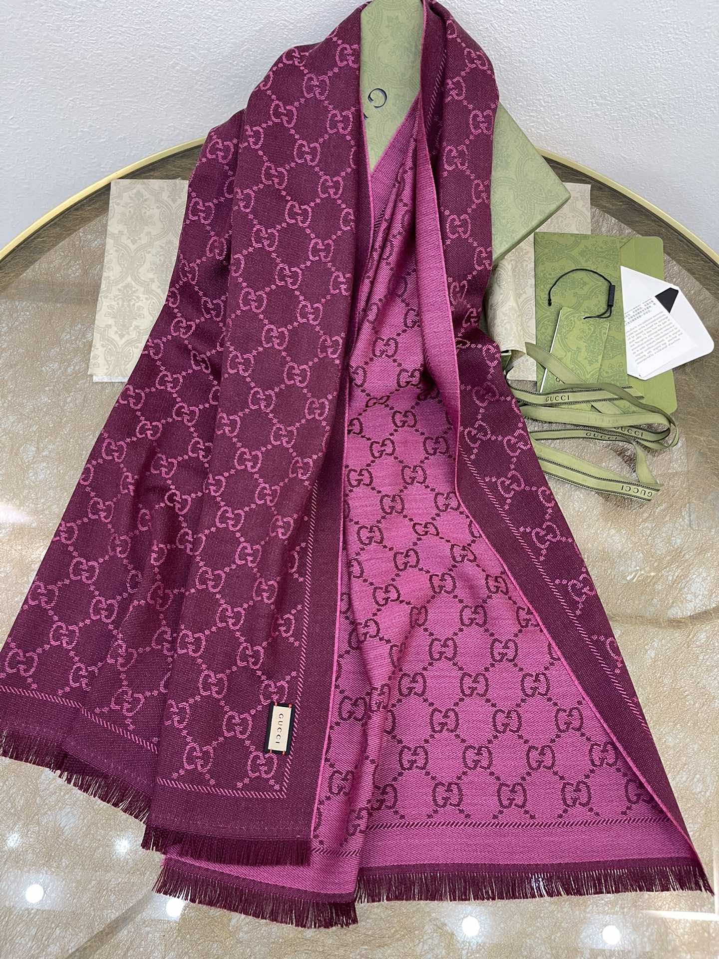 GUCCI古驰GG提花图案针织羊毛围巾133483