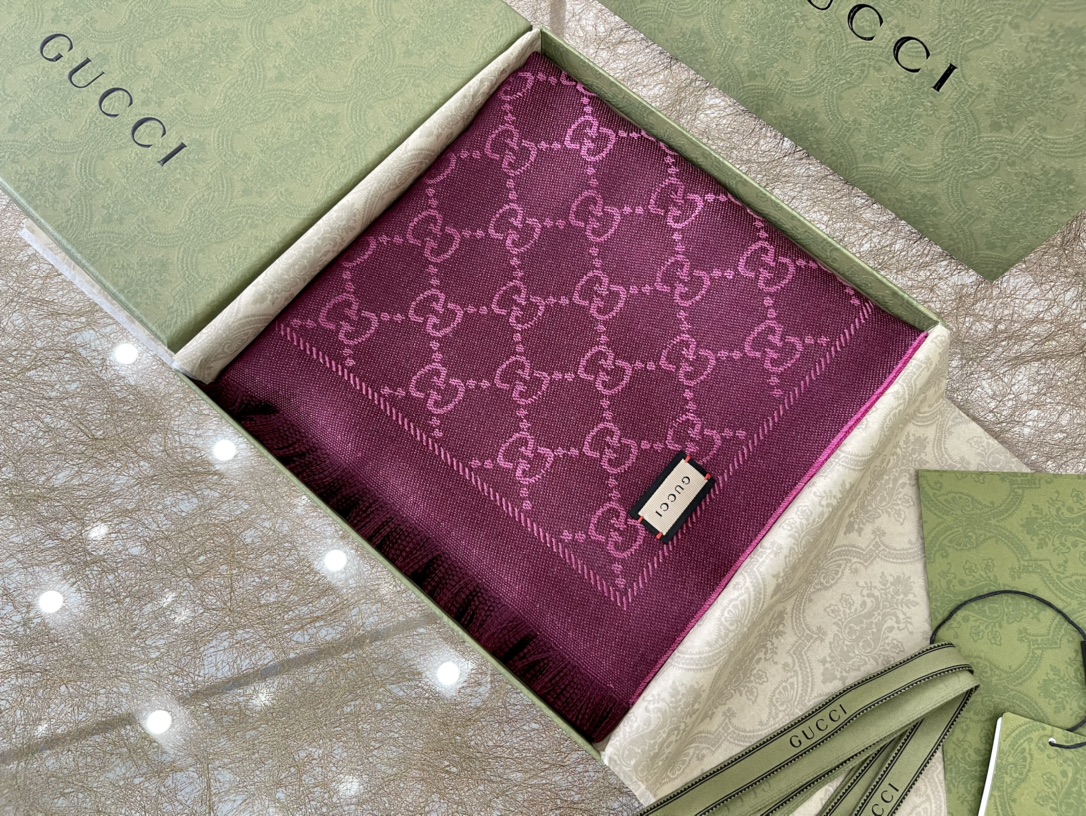 GUCCI古驰GG提花图案针织羊毛围巾133483