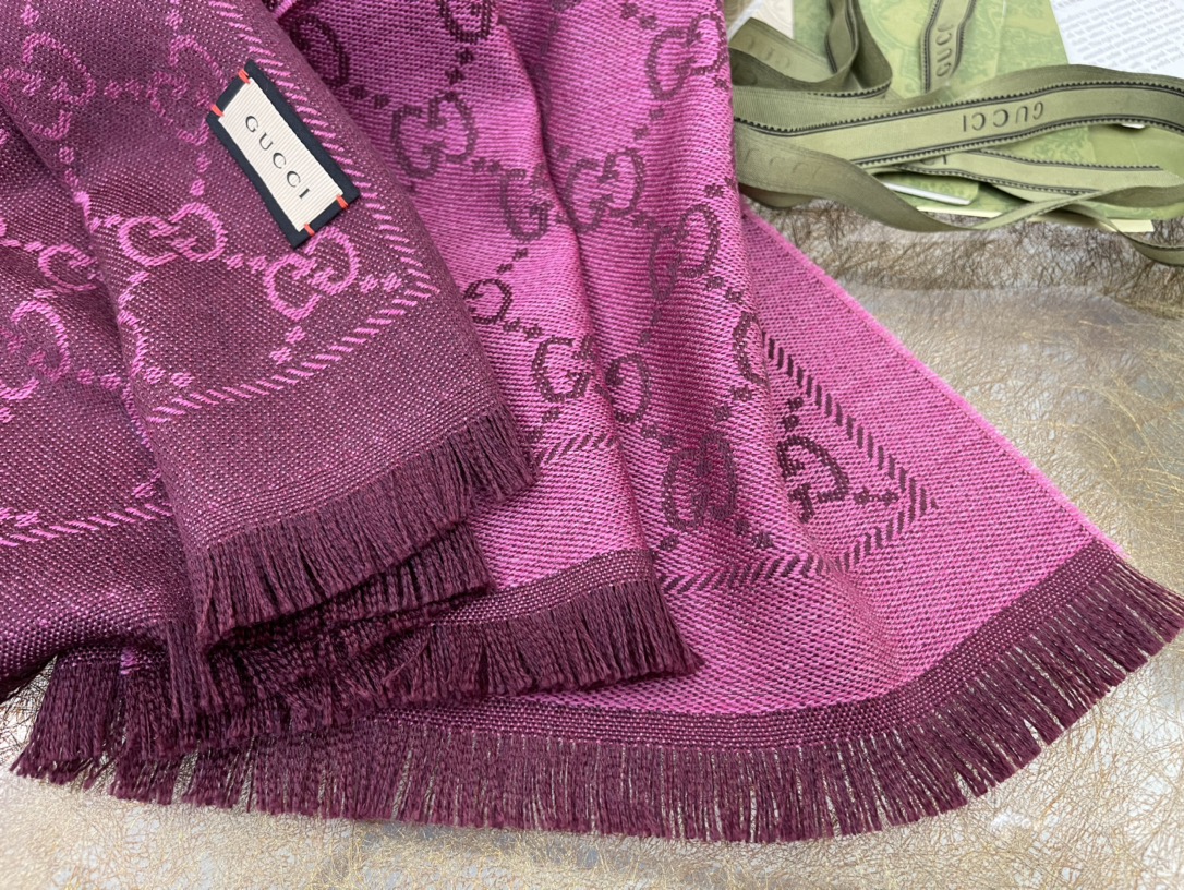 GUCCI古驰GG提花图案针织羊毛围巾133483