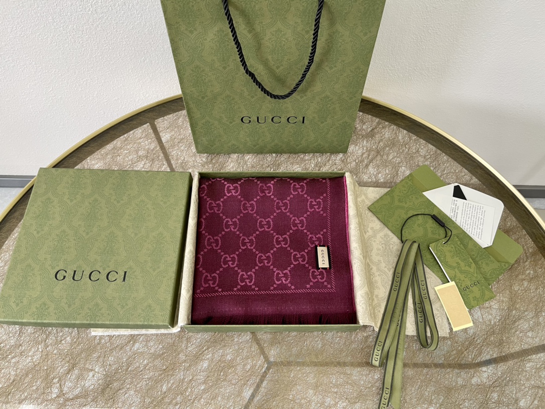 GUCCI古驰GG提花图案针织羊毛围巾133483