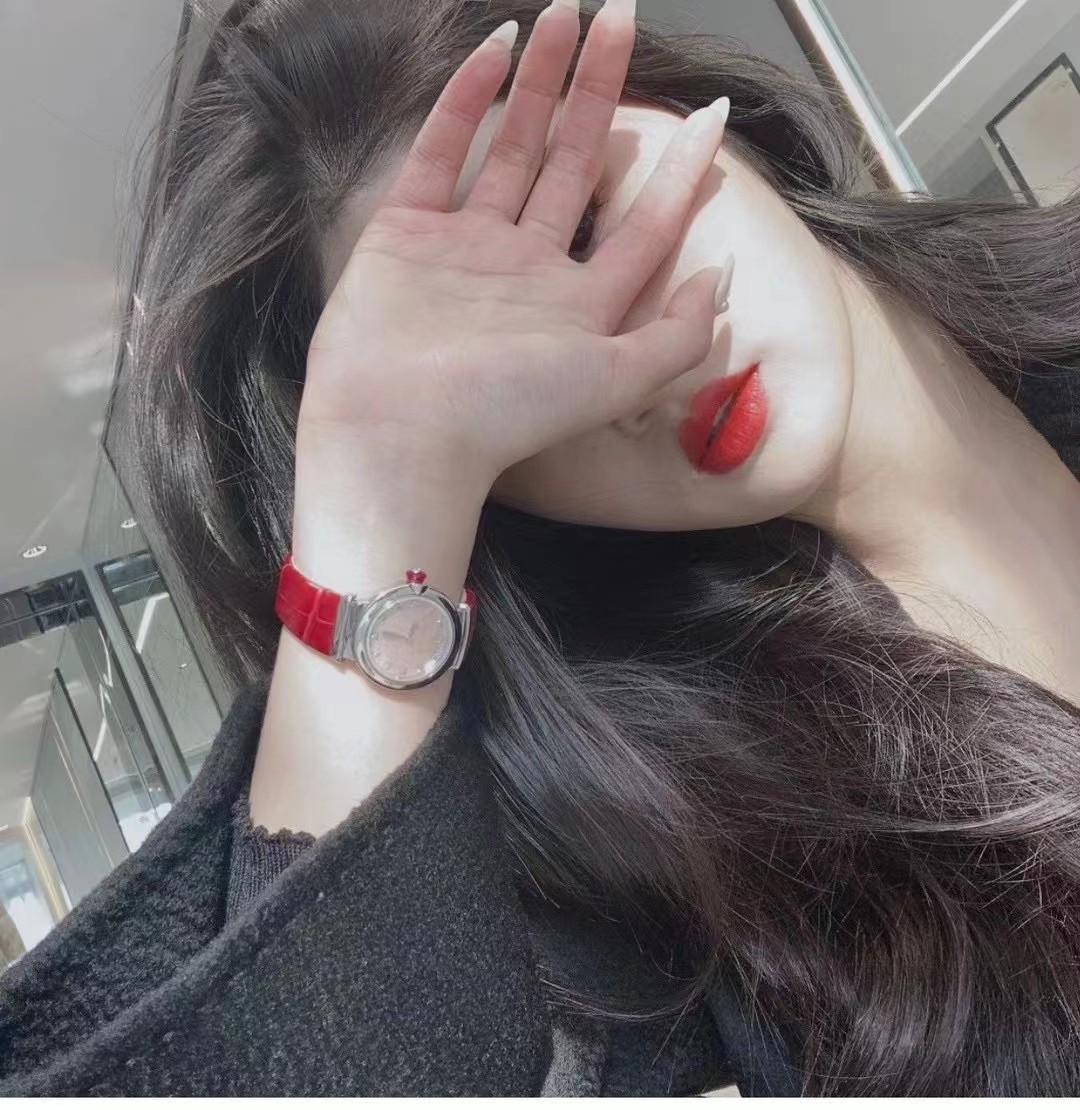 Bvlgari 宝格丽28mm搭配鳄鱼皮， 嘿哈
