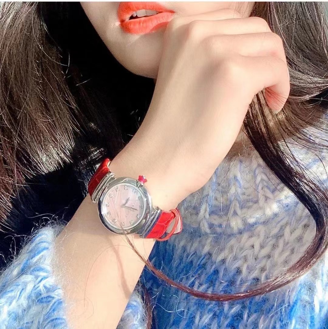 Bvlgari 宝格丽28mm搭配鳄鱼皮， 嘿哈