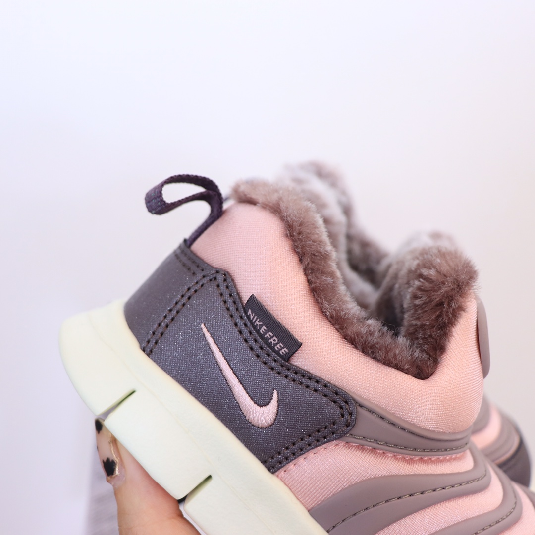 图片[5]-（22-27码小童） （28-37.5大童） 专Ｇ版ＮＫ加绒毛毛虫 专Ｇ最高版本👍原鞋开模相识度99.99%。 新配色太美了.内里毛料也是采用非常优质独特的绒。鞋头和侧边的标也是采用不一样的特殊工艺材料.带点亮闪闪超级漂亮。经典款百搭保暖舒适一步到位👏纯手工剪裁.上脚也一样好看不显胖.-选品中心