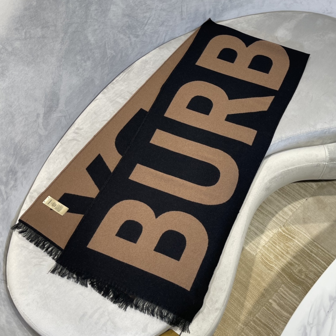 Burberry Scarf Black Wool