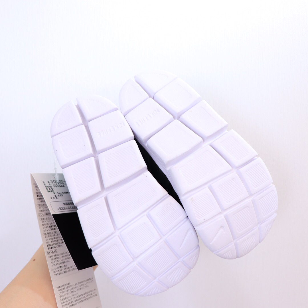 图片[6]-（22-27码小童） （28-37.5大童） 专Ｇ版ＮＫ加绒毛毛虫 专Ｇ最高版本👍原鞋开模相识度99.99%。 新配色太美了.内里毛料也是采用非常优质独特的绒。鞋头和侧边的标也是采用不一样的特殊工艺材料.带点亮闪闪超级漂亮。经典款百搭保暖舒适一步到位👏纯手工剪裁.上脚也一样好看不显胖.-选品中心