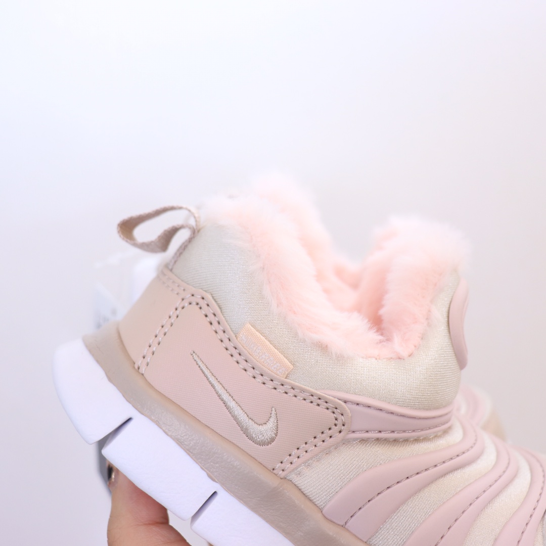 图片[8]-（22-27码小童） （28-37.5大童） 专Ｇ版ＮＫ加绒毛毛虫 专Ｇ最高版本👍原鞋开模相识度99.99%。 新配色太美了.内里毛料也是采用非常优质独特的绒。鞋头和侧边的标也是采用不一样的特殊工艺材料.带点亮闪闪超级漂亮。经典款百搭保暖舒适一步到位👏纯手工剪裁.上脚也一样好看不显胖.-选品中心