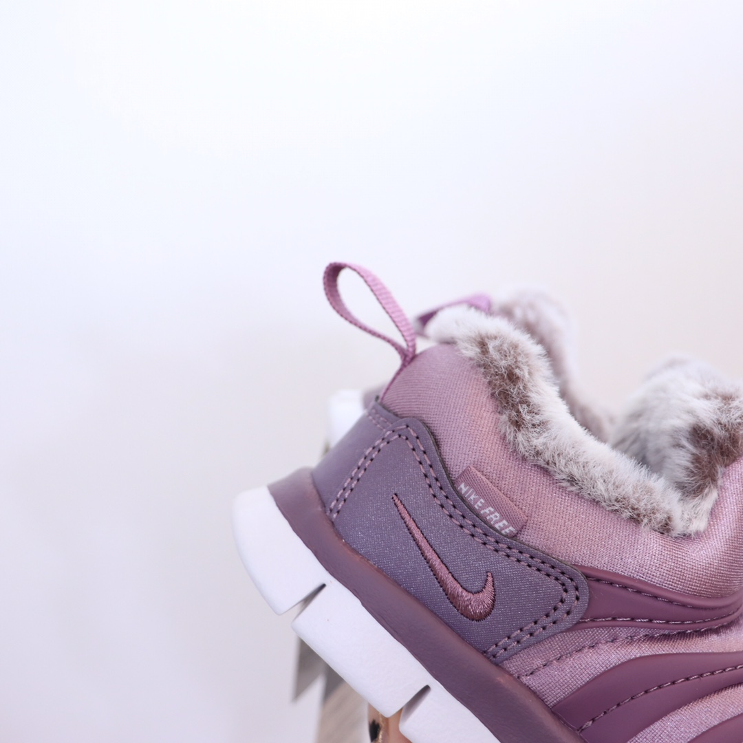 图片[8]-（22-27码小童） （28-37.5大童） 专Ｇ版ＮＫ加绒毛毛虫 专Ｇ最高版本👍原鞋开模相识度99.99%。 新配色太美了.内里毛料也是采用非常优质独特的绒。鞋头和侧边的标也是采用不一样的特殊工艺材料.带点亮闪闪超级漂亮。经典款百搭保暖舒适一步到位👏纯手工剪裁.上脚也一样好看不显胖.-选品中心