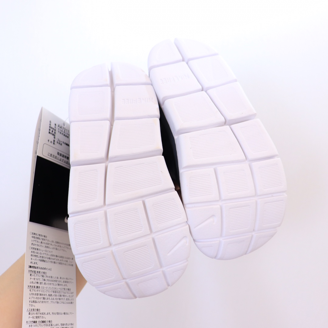 图片[6]-（22-27码小童） （28-37.5大童） 专Ｇ版ＮＫ加绒毛毛虫 专Ｇ最高版本👍原鞋开模相识度99.99%。 新配色太美了.内里毛料也是采用非常优质独特的绒。鞋头和侧边的标也是采用不一样的特殊工艺材料.带点亮闪闪超级漂亮。经典款百搭保暖舒适一步到位👏纯手工剪裁.上脚也一样好看不显胖.-选品中心