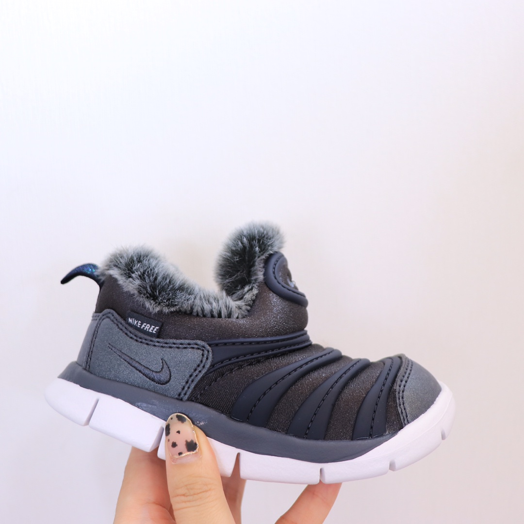 图片[7]-（22-27码小童） （28-37.5大童） 专Ｇ版ＮＫ加绒毛毛虫 专Ｇ最高版本👍原鞋开模相识度99.99%。 新配色太美了.内里毛料也是采用非常优质独特的绒。鞋头和侧边的标也是采用不一样的特殊工艺材料.带点亮闪闪超级漂亮。经典款百搭保暖舒适一步到位👏纯手工剪裁.上脚也一样好看不显胖.-选品中心