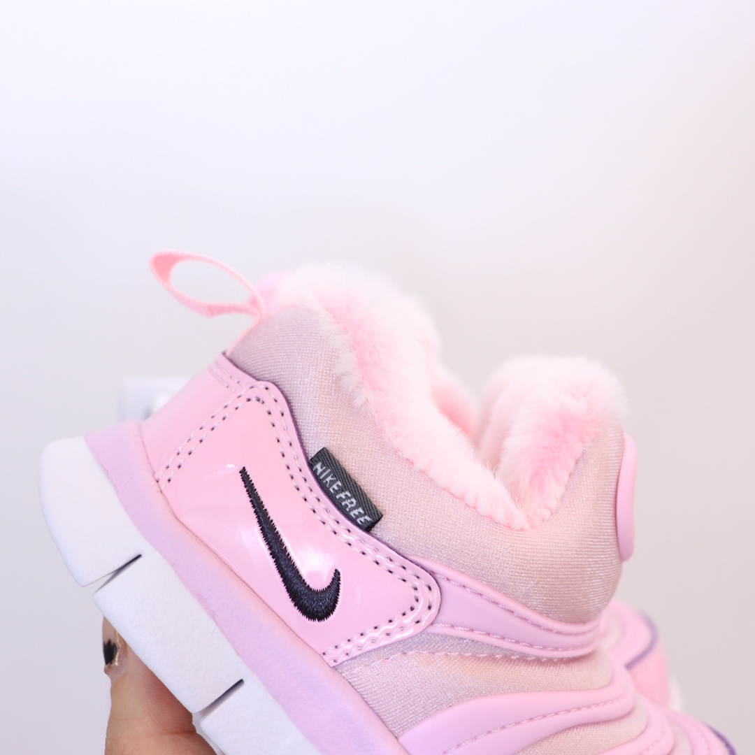 图片[7]-（22-27码小童） （28-37.5大童） 专Ｇ版ＮＫ加绒毛毛虫 专Ｇ最高版本👍原鞋开模相识度99.99%。 新配色太美了.内里毛料也是采用非常优质独特的绒。鞋头和侧边的标也是采用不一样的特殊工艺材料.带点亮闪闪超级漂亮。经典款百搭保暖舒适一步到位👏纯手工剪裁.上脚也一样好看不显胖.-选品中心