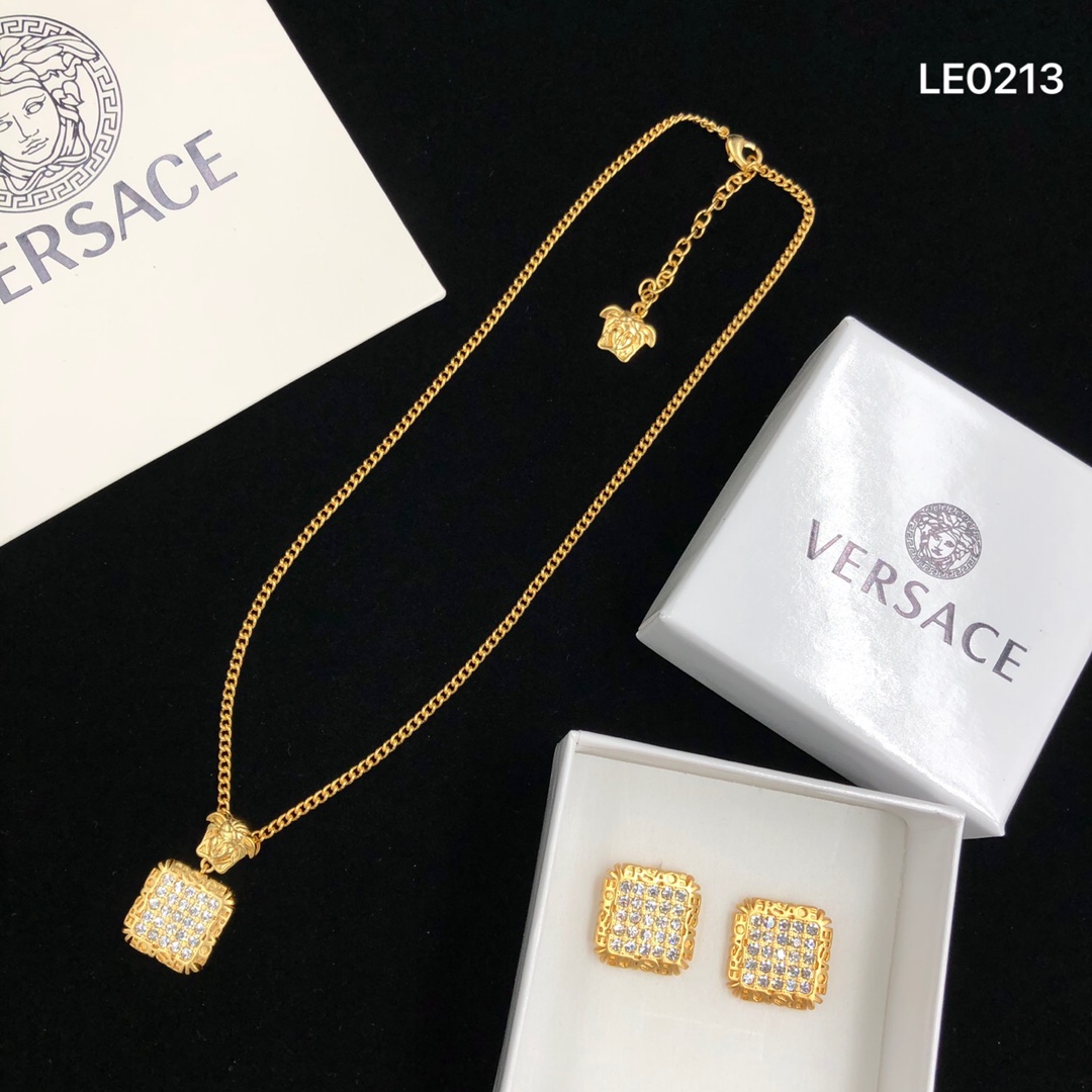 Buy High-Quality Fake
 Versace Jewelry Earring Necklaces & Pendants