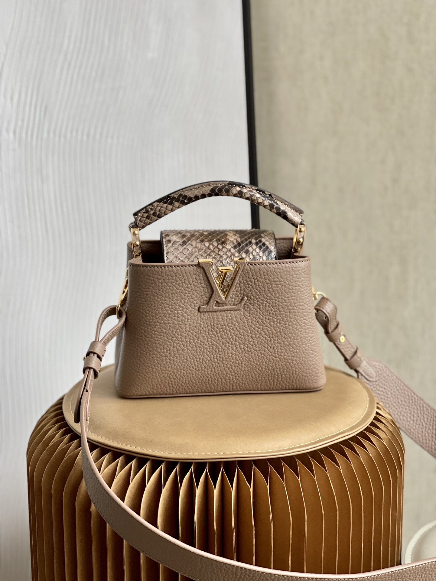 Buy Cheap Replica
 Louis Vuitton LV Capucines Bags Handbags Taurillon Snake Skin Mini N80041