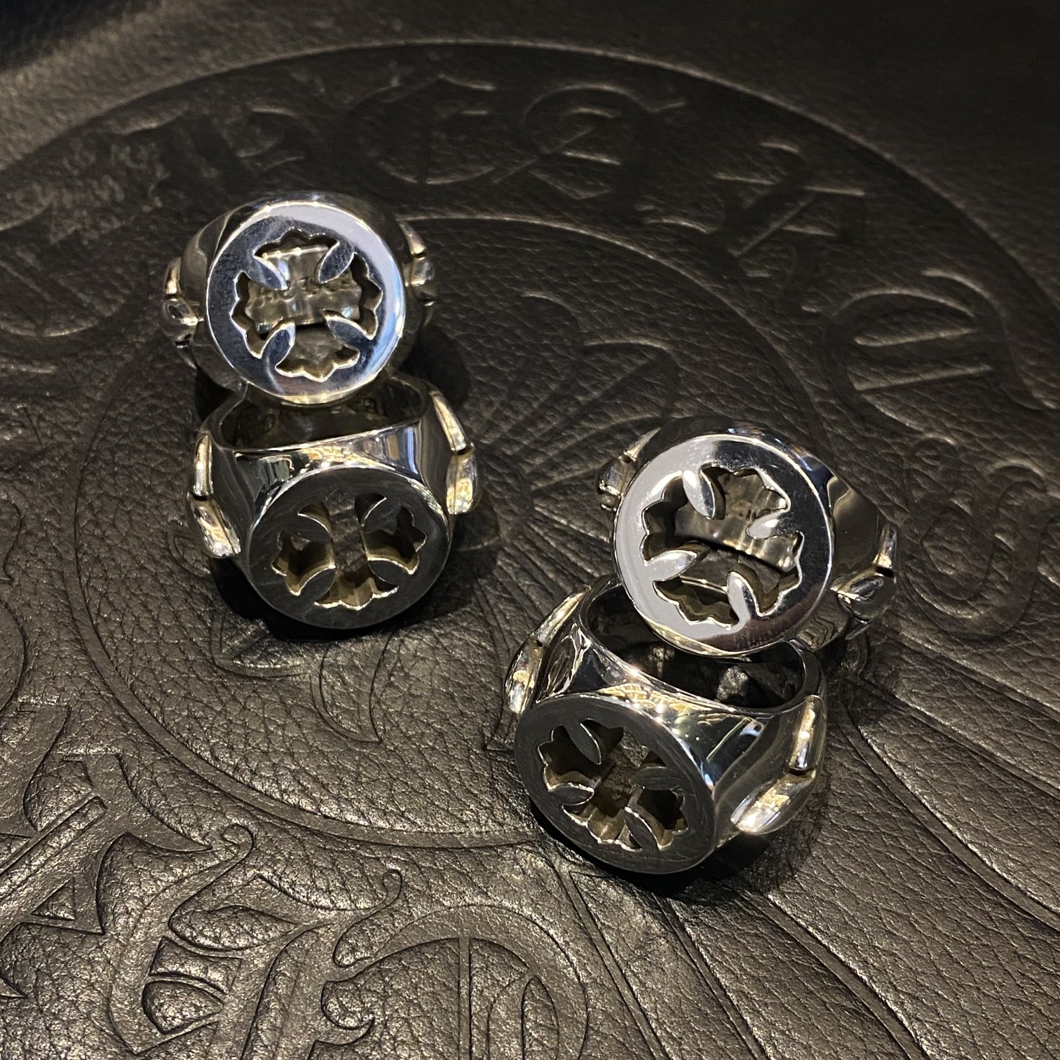 Chrome Hearts 新品上架𝐂𝐡𝐫𝐨𝐦𝐞 𝐡𝐞𝐚𝐫𝐭𝐬克罗心 镂空十字火焰戒指