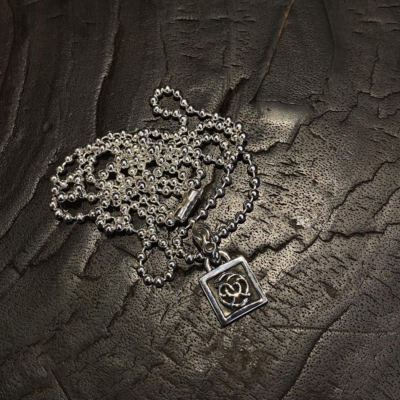 Chrome Hearts 新品上架𝐂𝐡𝐫𝐨𝐦𝐞 𝐡𝐞𝐚𝐫𝐭𝐬克罗心 蔓藤小方牌项链