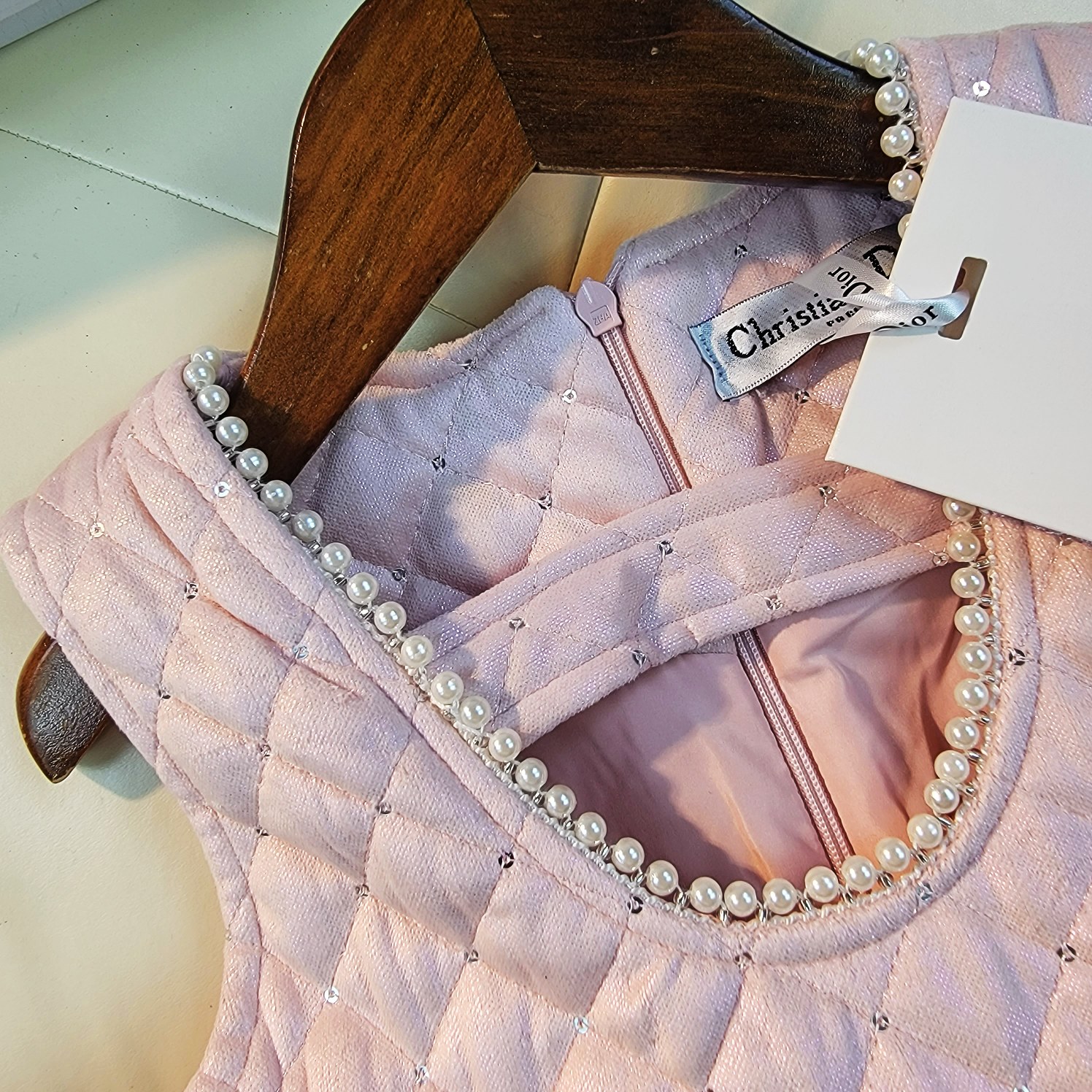 “2021 Autumn Dress Collection: Velvet Vests, Soft Knits, Sweet Designs, Friends Set” - 图片 5
