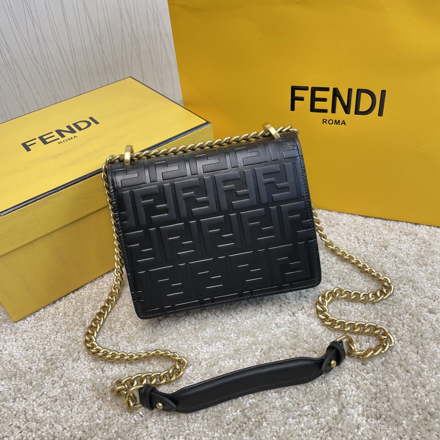 P550 FENDI （芬迪）Kan I小号8840 黑色