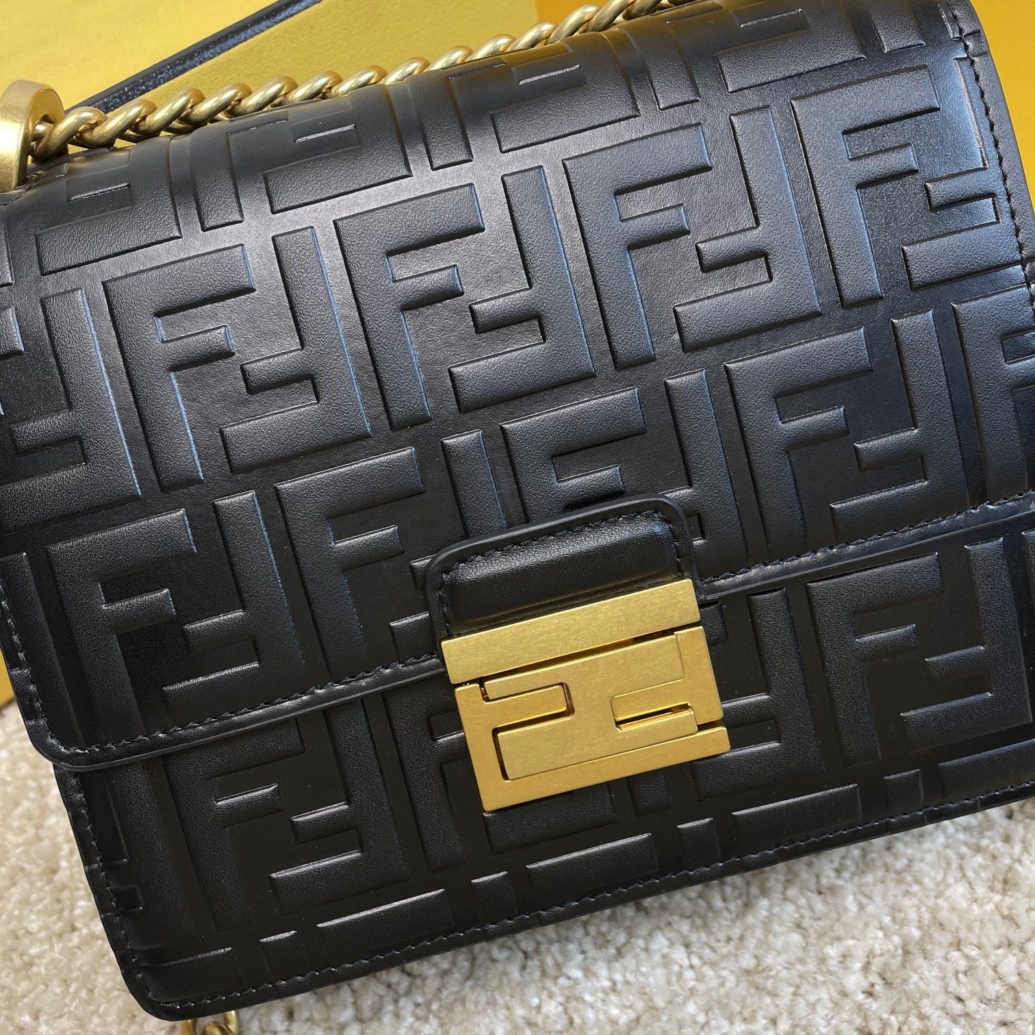 P550 FENDI （芬迪）Kan I小号8840 黑色