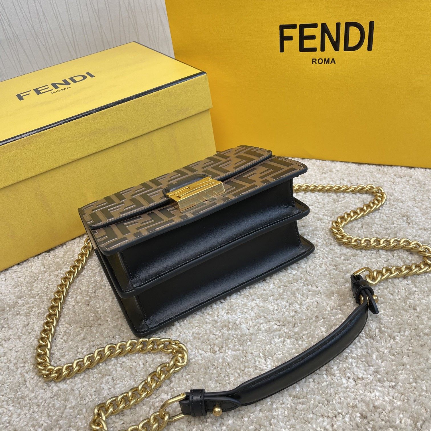 P550 FENDI （芬迪）Kan I 小号8840 摩卡