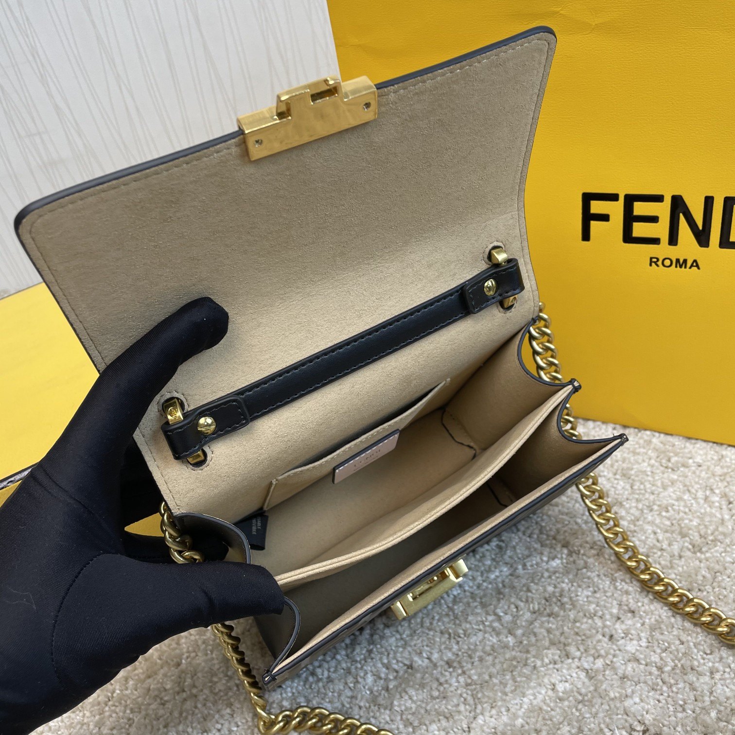 P550 FENDI （芬迪）Kan I 小号8840 摩卡