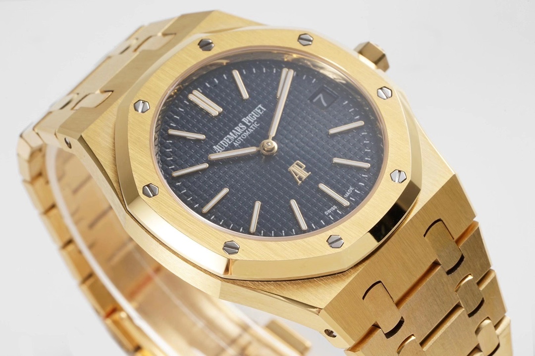 皇家橡树15202 腕表尺寸39mm 超级两针机械机芯 蓝宝石水晶玻璃镜面 原版Cal.2121自动机芯